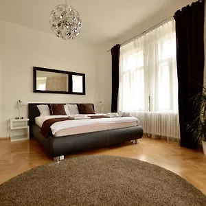 beautiful-apartments-in-prague.praguehotelsweb.com/